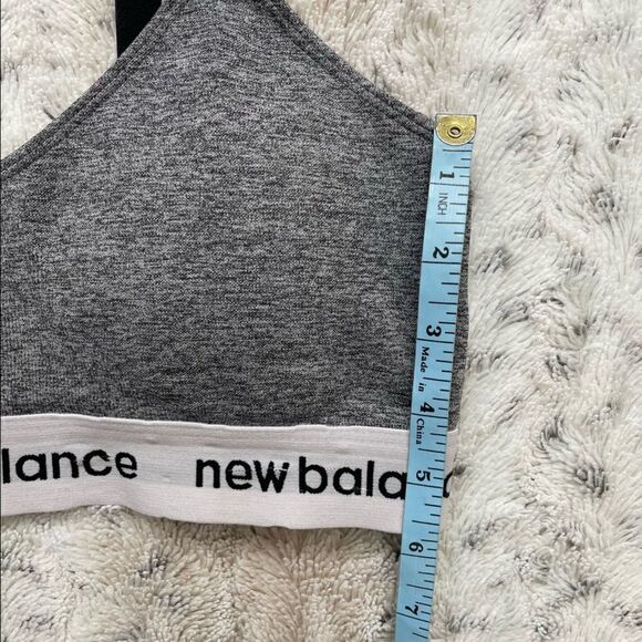 [m] New Balance Classic Logo Heathered Grey Padded Medium Support Sports Bra - Picture 10 of 13